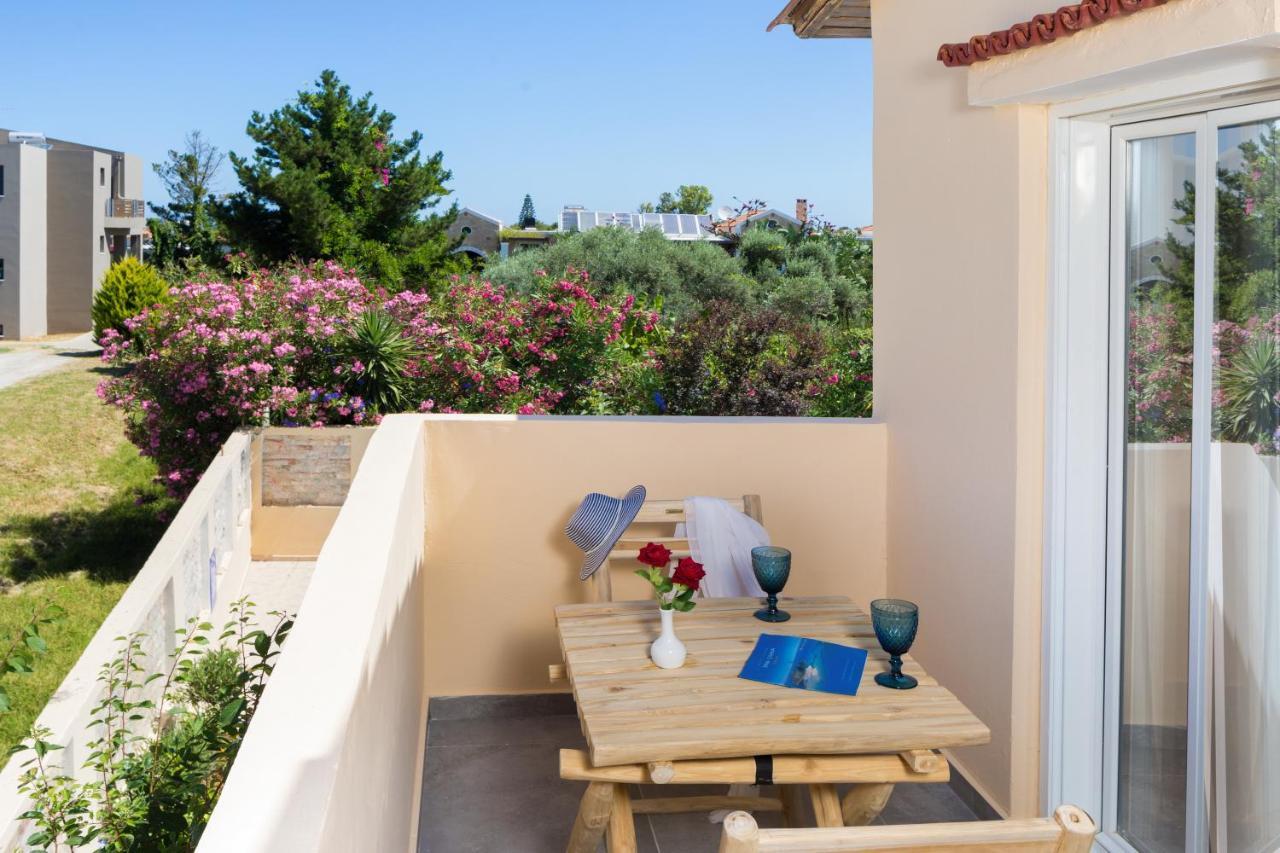 קאטו דרטסו S U E N O - Studios And Apartments, With Shared Pool מראה חיצוני תמונה