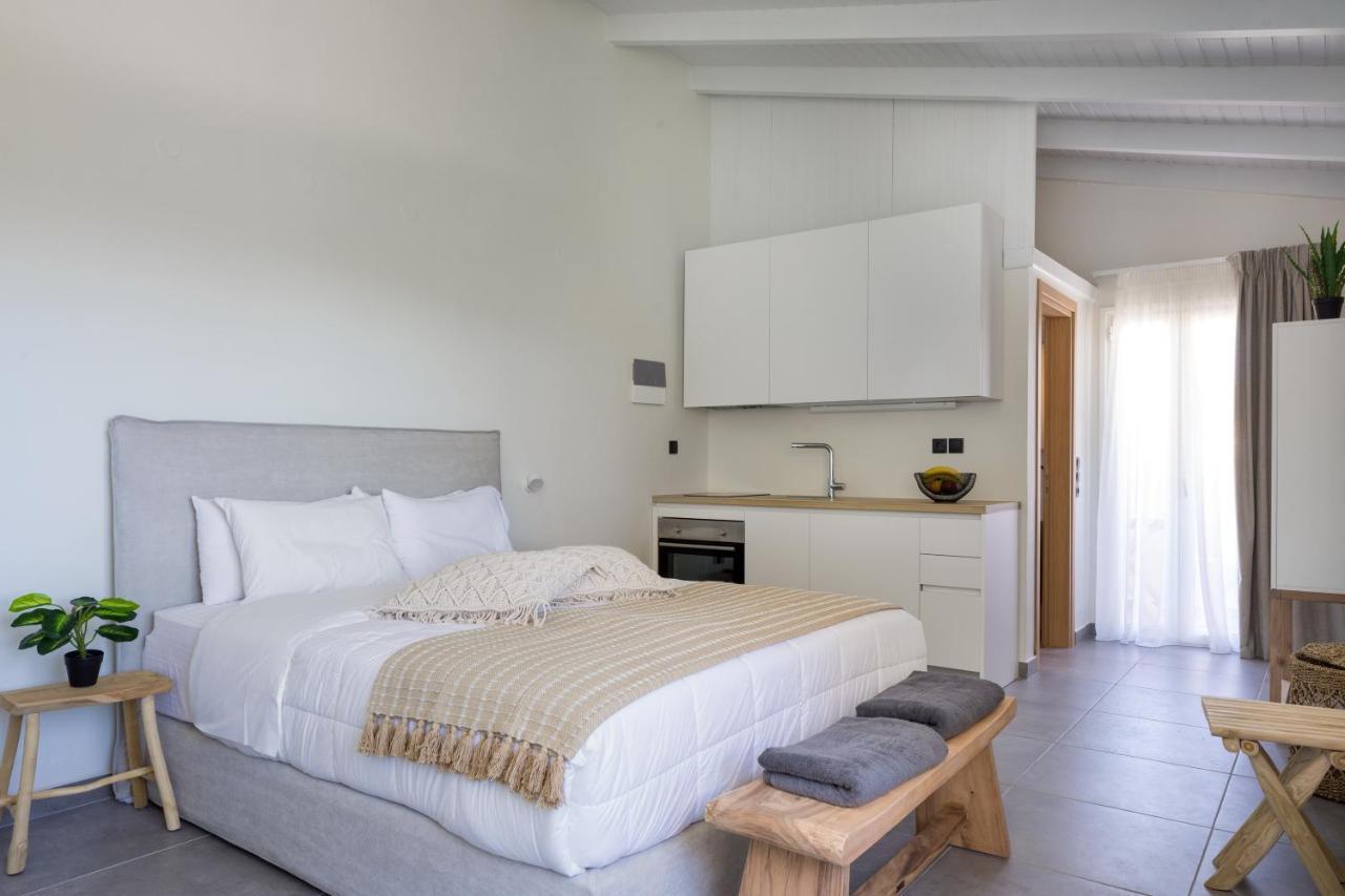 קאטו דרטסו S U E N O - Studios And Apartments, With Shared Pool מראה חיצוני תמונה