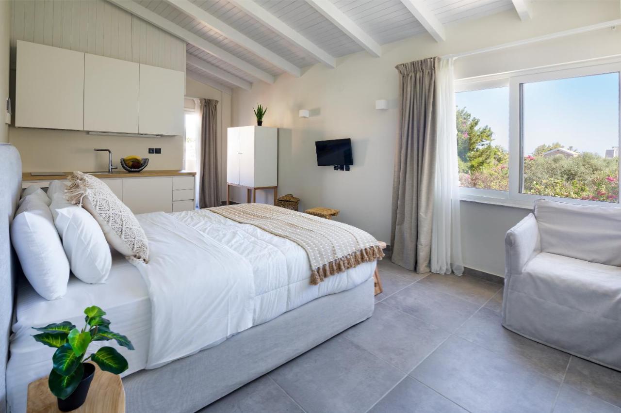קאטו דרטסו S U E N O - Studios And Apartments, With Shared Pool מראה חיצוני תמונה